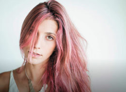 Caetana Metsavaht e a febre do cabelo pastel