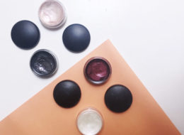 Os atuais favoritos: Studio Eye Gloss, da M.A.C (R$ 99)