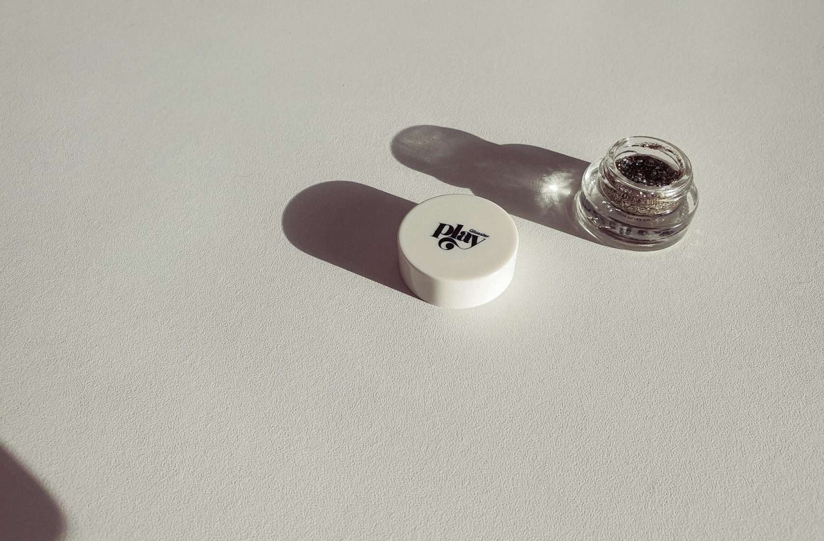 Notícias da semana: L’Oréal e Nivea abrem programas para start-ups, Grupo Boticário estuda comprar a Coty no Brasil, Carolina Herrera lança linha de make e o flop da Glossier Play