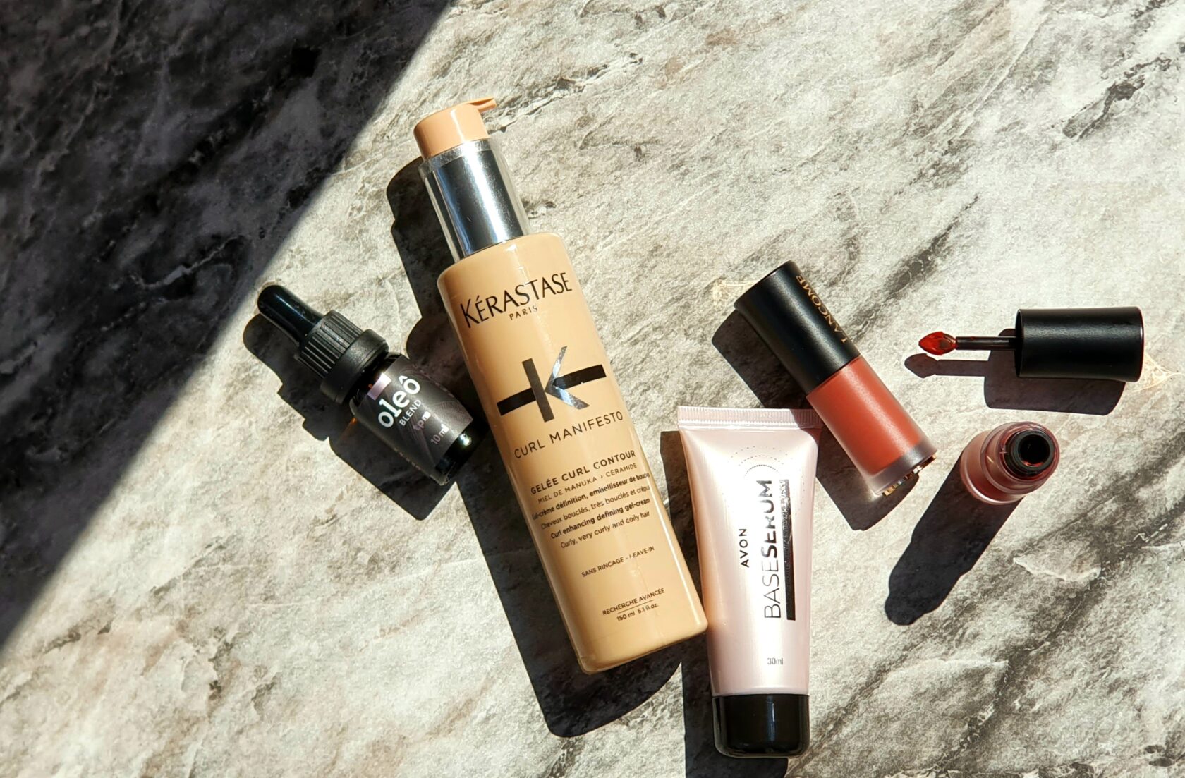 Skincare para pele oleosa, leave-in anti-frizz e até blend de óleos essenciais: os queridinhos de setembro